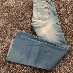 Like new condition bell bottom jeans.